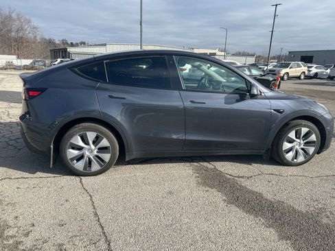 Used 2023 Tesla Model Y Long Range image 6