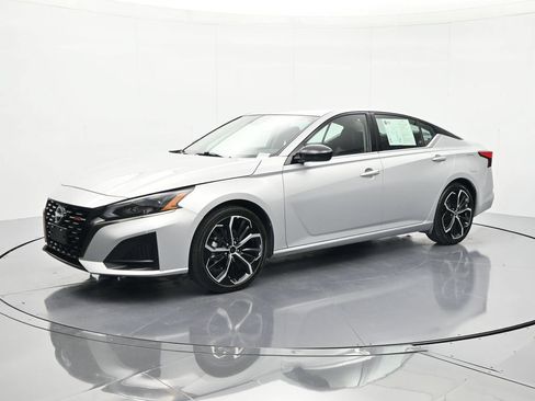 Certified 2024 Nissan Altima 2.5 SR FWD image 1