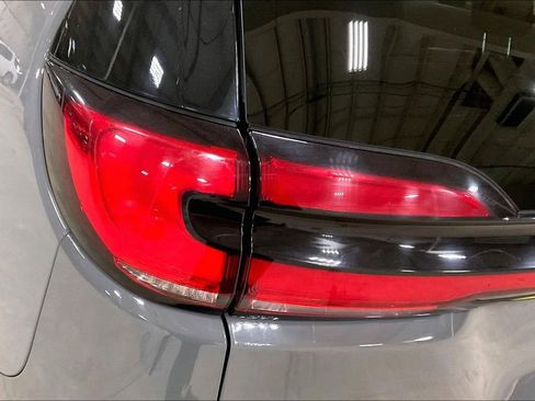 Used 2023 Chrysler Pacifica Limited image 29