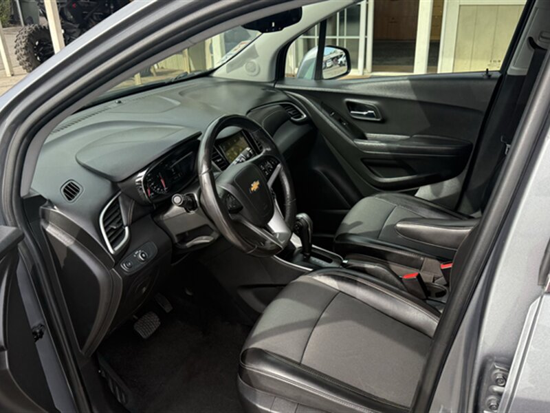 Used 2019 Chevrolet Trax LT w/ LT Convenience Package FWD image 6