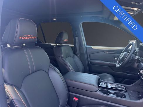 Used 2025 Honda Pilot TrailSport image 14