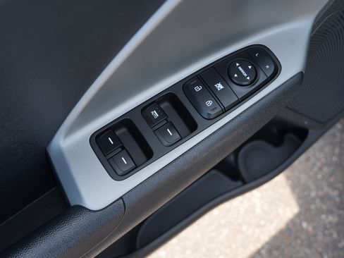 Used 2017 Kia Niro LX FWD image 17