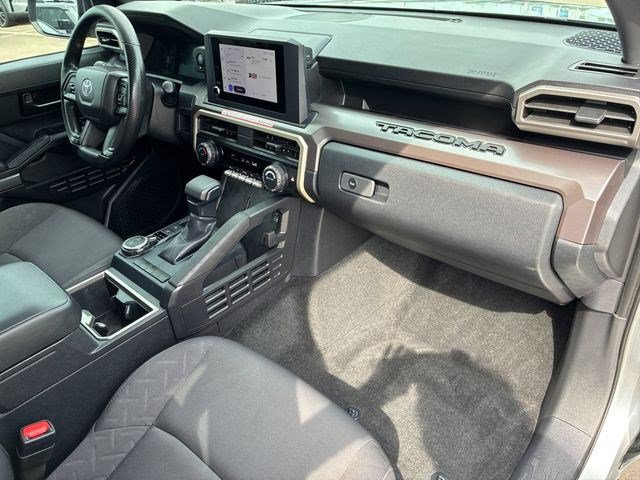 Certified 2025 Toyota Tacoma SR5 AWD/4WD image 15
