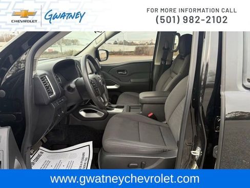 Used 2024 Nissan Frontier SV image 29