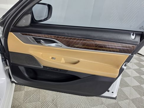 Used 2021 BMW 740i w/ M Sport Package RWD image 34