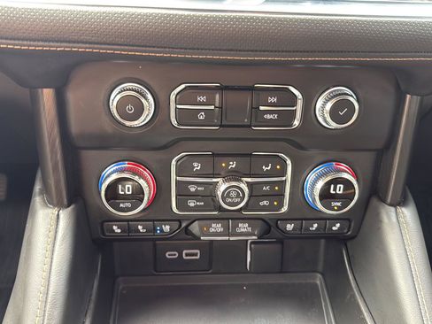 Used 2024 GMC Yukon AT4 w/ Technology Package AWD/4WD image 26