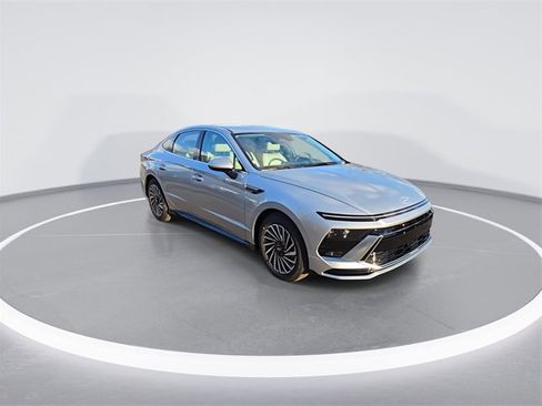 New 2025 Hyundai Sonata SEL image 3