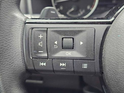 Used 2022 Nissan Rogue SV FWD image 33