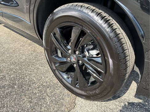 Used 2024 Buick Encore GX Sport Touring image 12