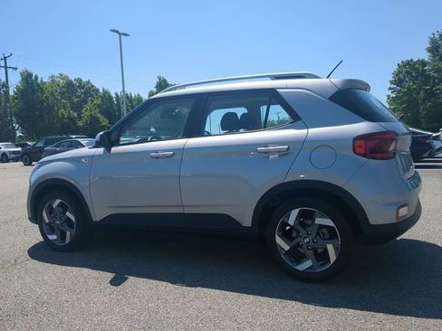 Used 2025 Hyundai Venue SEL FWD image 6