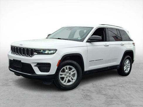 Certified 2023 Jeep Grand Cherokee Laredo image 1