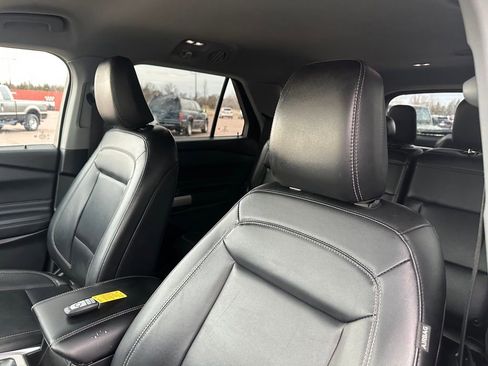 Used 2022 Ford Explorer XLT w/ Equipment Group 202A image 13