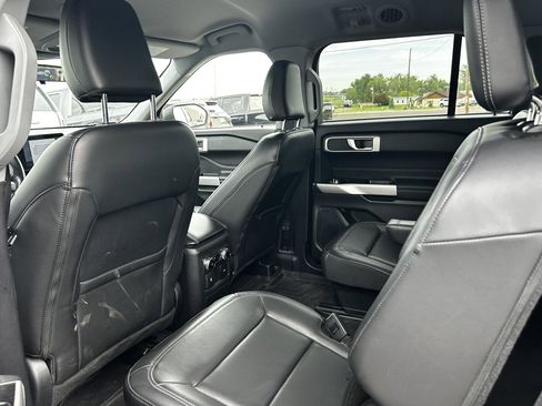 Used 2022 Ford Explorer XLT w/ Equipment Group 202A AWD/4WD image 11