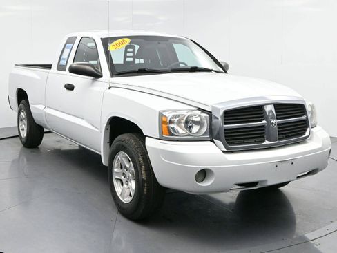 Used 2006 Dodge Dakota SLT image 2