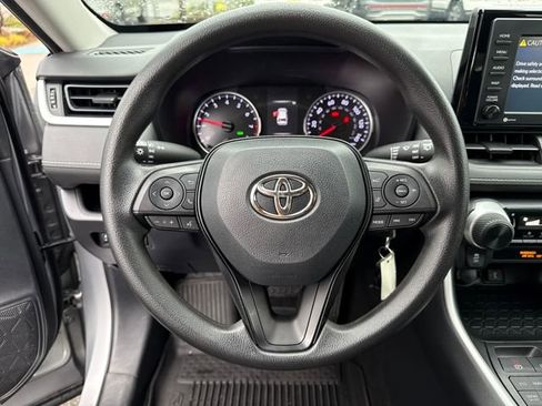 Used 2020 Toyota RAV4 LE image 13
