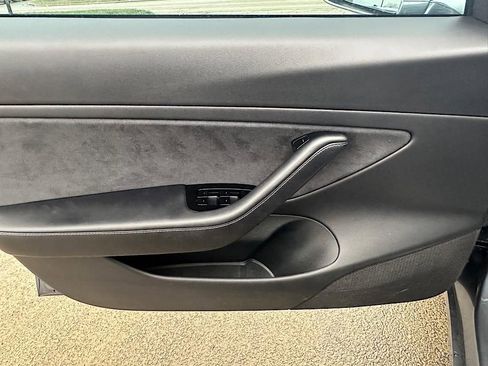 Used 2017 Tesla Model 3 Long Range image 18