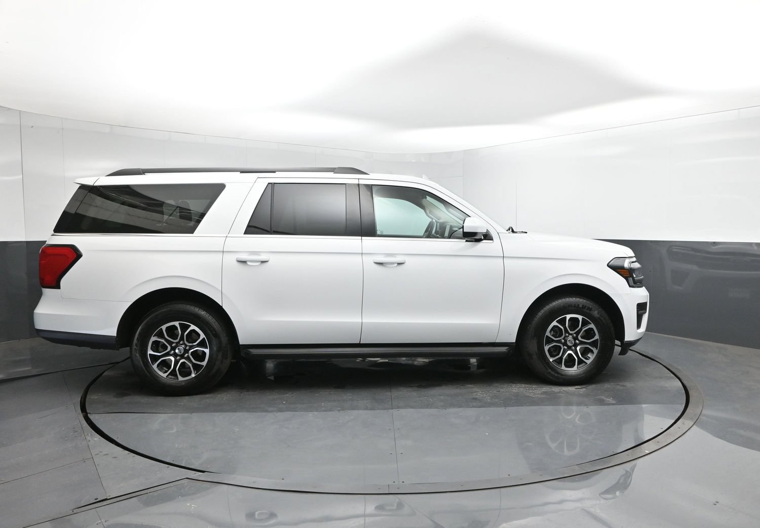 Used 2024 Ford Expedition Max XLT AWD/4WD image 15