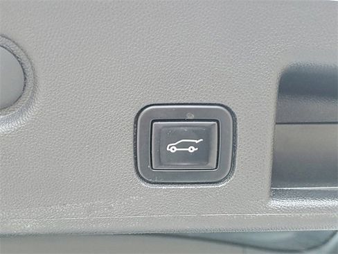 Used 2021 Chevrolet Equinox LT image 28