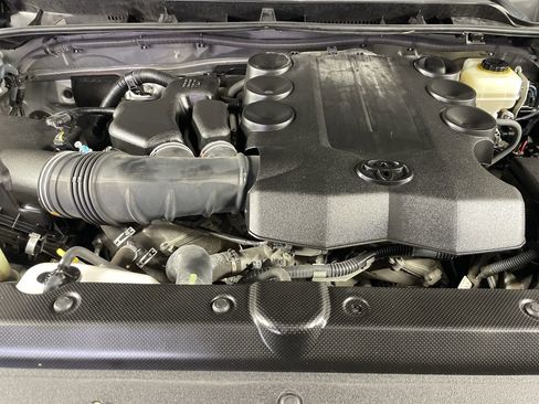 Used 2017 Toyota 4Runner SR5 image 10