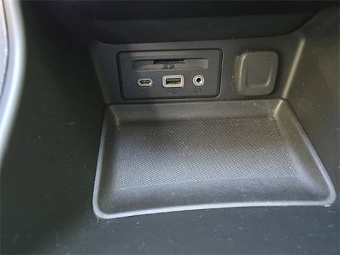 Used 2021 GMC Terrain SLT image 18