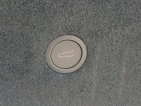 Used 2022 Tesla Model S AWD/4WD image 32