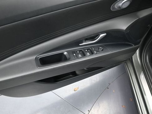 Used 2025 Hyundai Elantra SE image 10