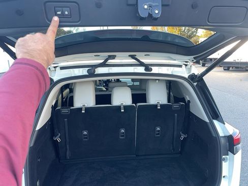 Used 2023 Nissan Pathfinder SL image 23