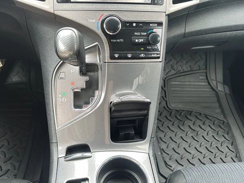 Used 2013 Toyota Venza LE w/ LE Convenience Pkg FWD image 11