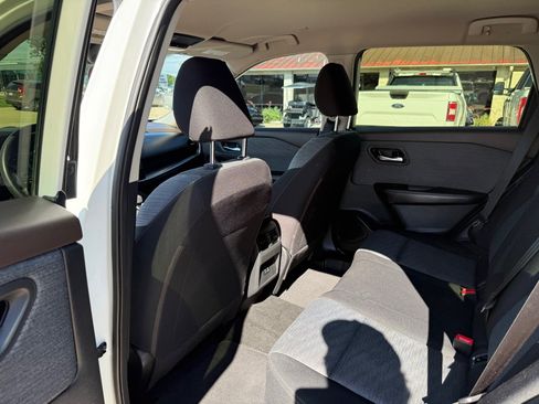 Used 2023 Nissan Rogue SV FWD image 14