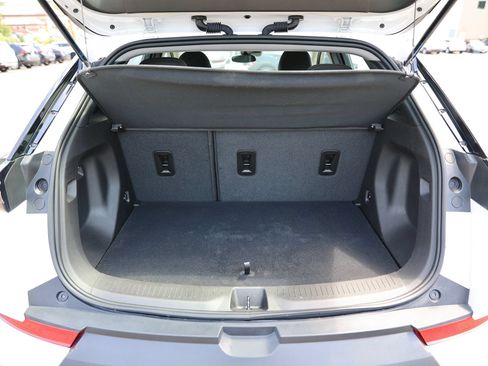 Used 2023 Chevrolet Bolt EUV LT w/ Comfort Package FWD image 14