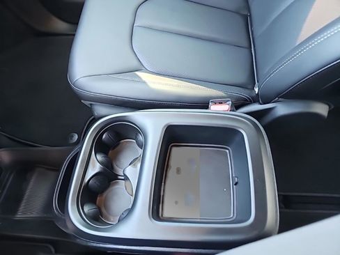 Used 2026 Chrysler Pacifica Select image 26