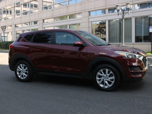 Used 2020 Hyundai Tucson SE image 2