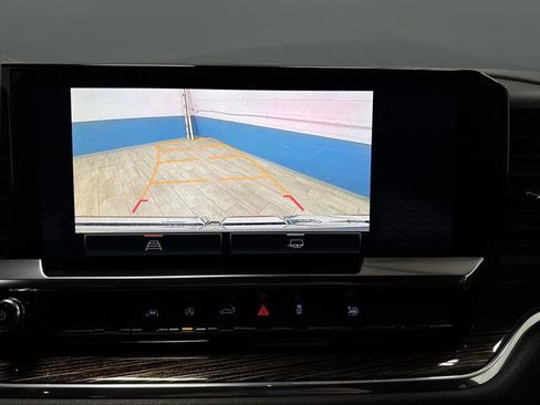 Used 2024 GMC Sierra 1500 Elevation image 9