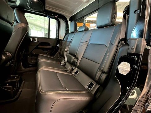 New 2025 Jeep Gladiator Sport image 18