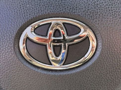 Used 2021 Toyota RAV4 XLE AWD/4WD image 25