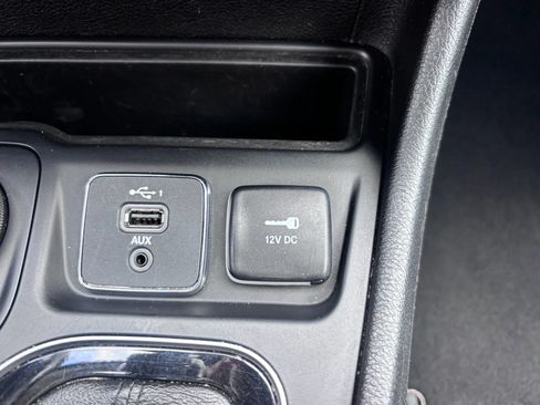 Used 2021 Jeep Cherokee Limited AWD/4WD image 17