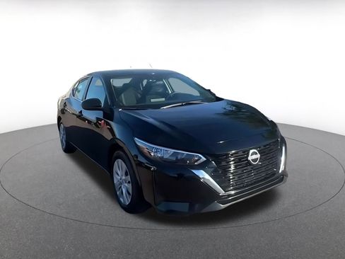 Used 2025 Nissan Sentra S image 16