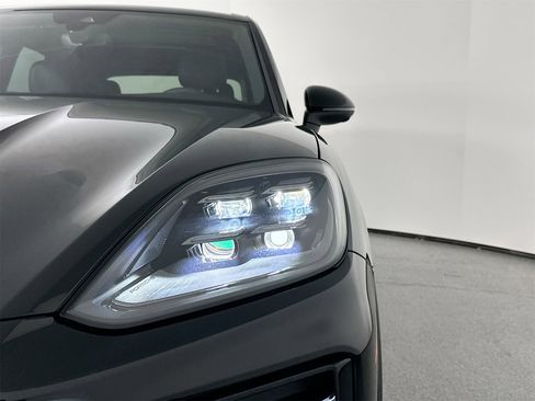 New 2026 Porsche Cayenne image 15
