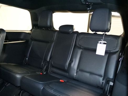 Used 2025 Ford Expedition Platinum w/ Stealth Performance Package AWD/4WD image 11