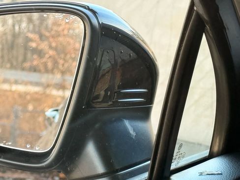 Used 2022 Volkswagen Tiguan SE R-Line image 37