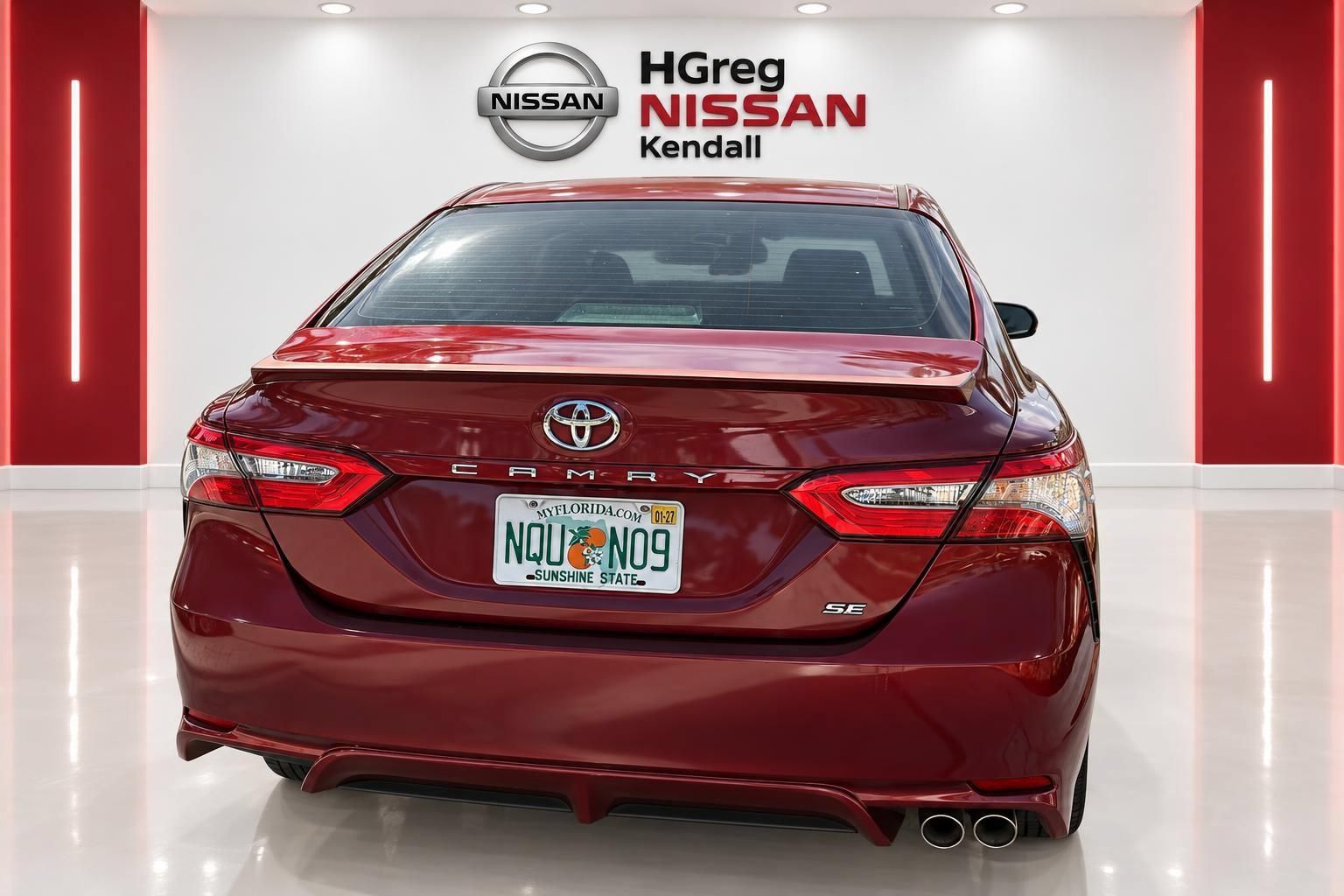 Used 2018 Toyota Camry SE FWD image 2