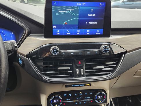 Used 2020 Ford Escape Titanium image 32