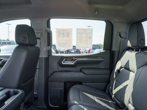 Used 2022 Chevrolet Silverado 1500 LT Trail Boss w/ LT Trail Boss Premium Package AWD/4WD image 22