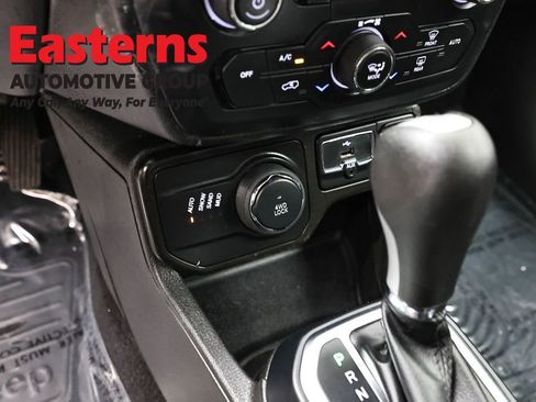 Used 2021 Jeep Renegade Sport image 20