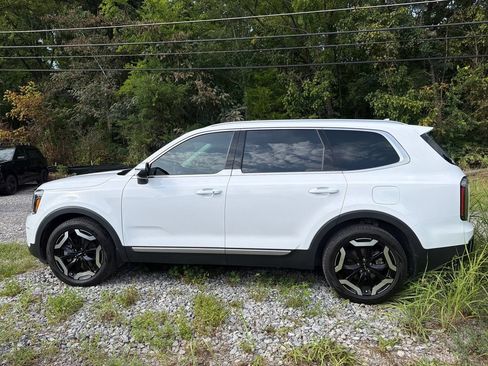 Used 2025 Kia Telluride EX FWD image 2