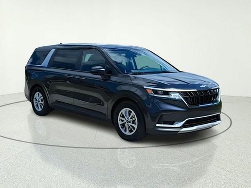 Used 2023 Kia Carnival LX FWD image 8
