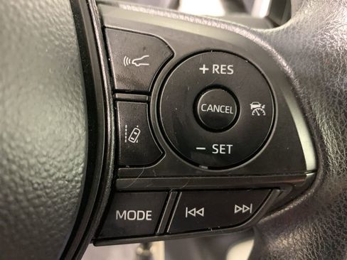 Used 2020 Toyota Corolla LE image 21