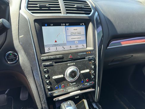 Used 2018 Ford Explorer Platinum AWD/4WD image 28