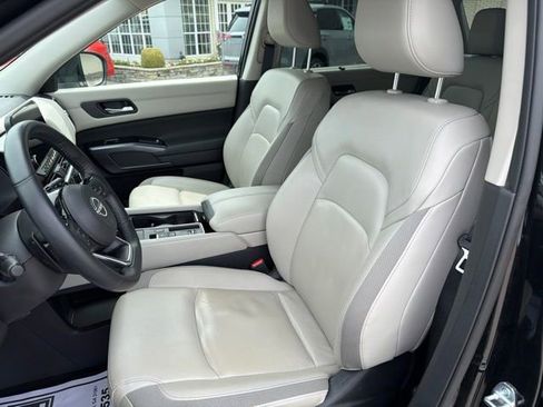 Used 2023 Nissan Pathfinder SL FWD image 9