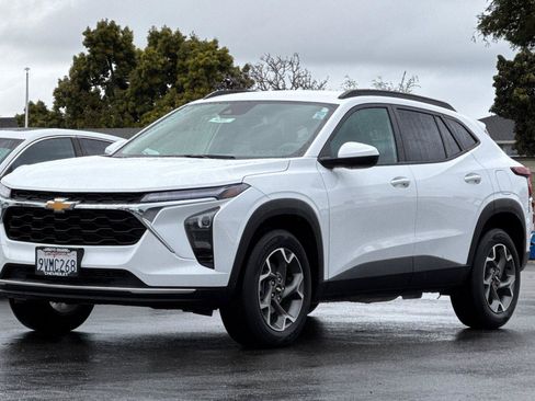 Used 2025 Chevrolet Trax LT image 11